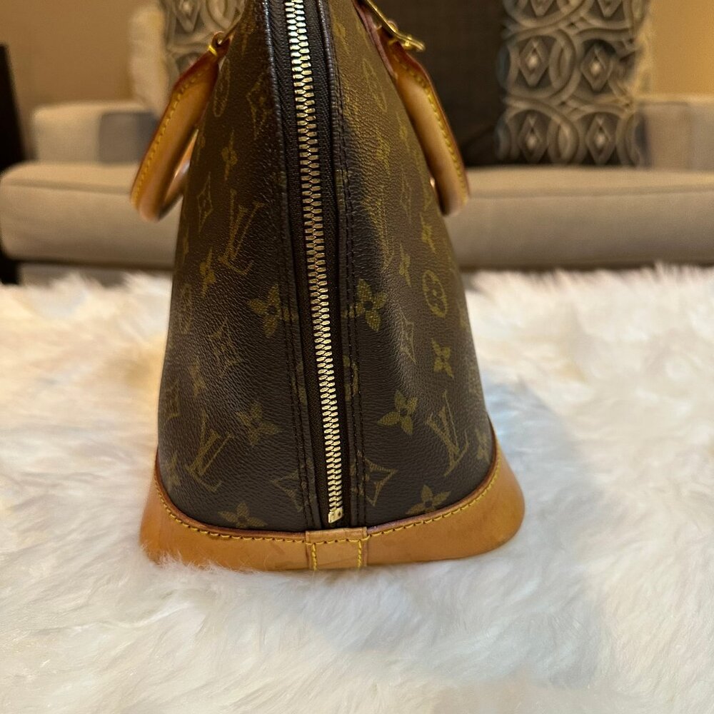 ❌SOLD❌ Authentic Louis Vuitton Monogram Alma PM Satchel - Picture 5 of 16